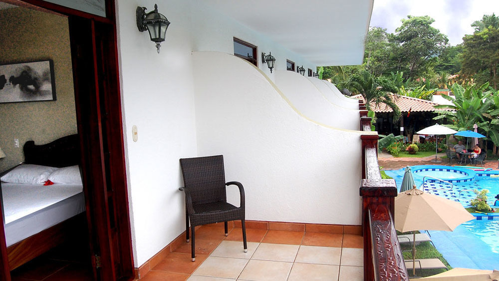 Hotel South Beach - Beachfront Jaco Bagian luar foto