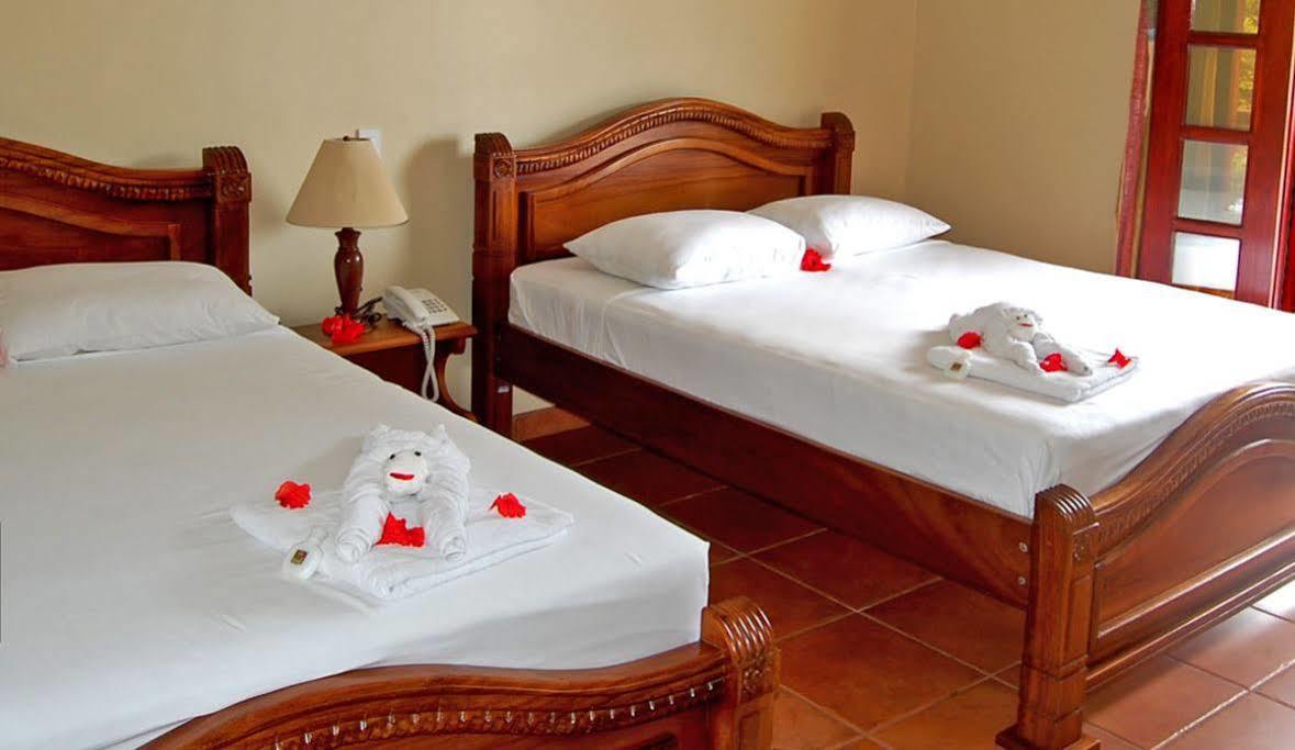 Hotel South Beach - Beachfront Jaco Bagian luar foto