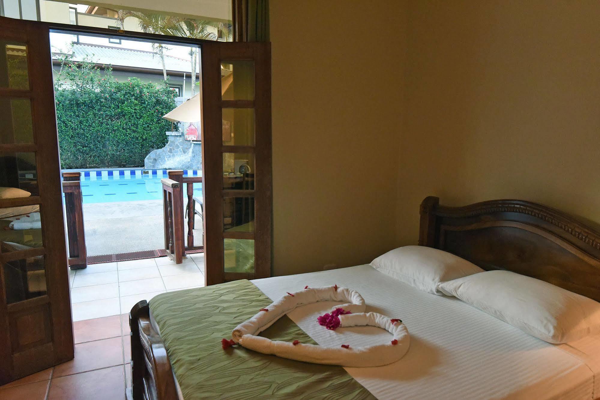 Hotel South Beach - Beachfront Jaco Bagian luar foto