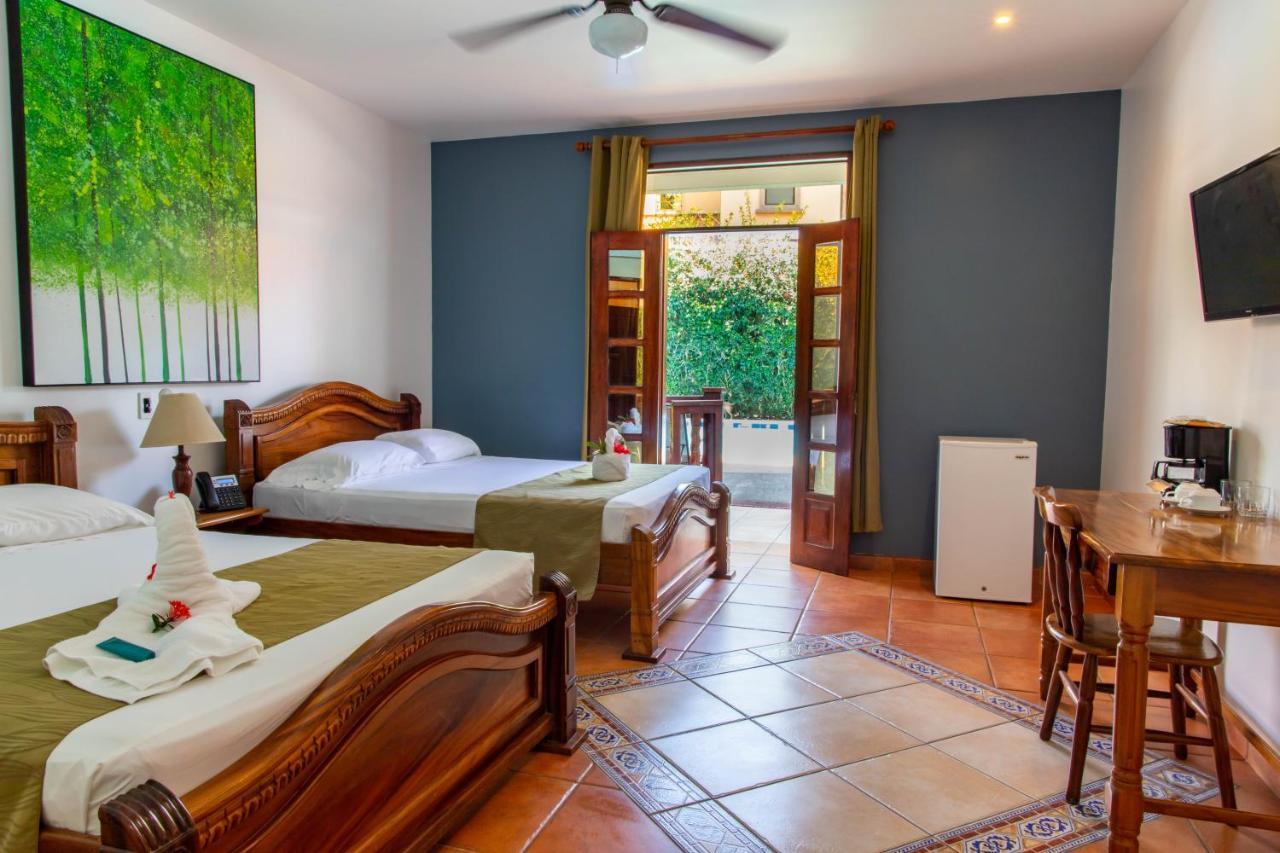 Hotel South Beach - Beachfront Jaco Bagian luar foto
