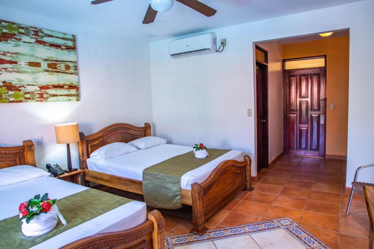 Hotel South Beach - Beachfront Jaco Bagian luar foto