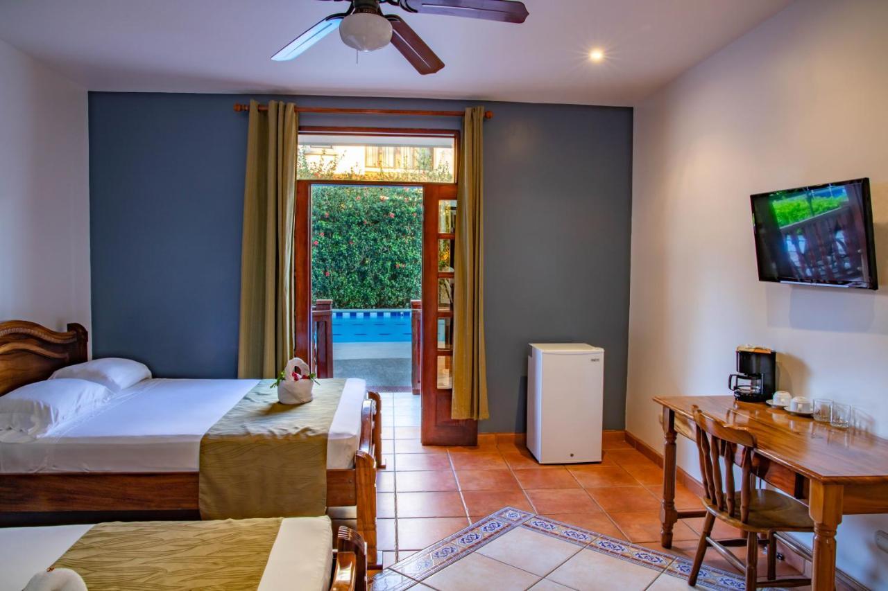 Hotel South Beach - Beachfront Jaco Bagian luar foto